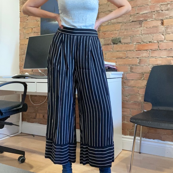 ❤️4/$40 SALE! ❤️ - Gap wide leg striped pants - Picture 1 of 8